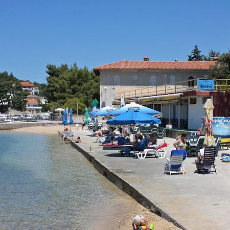 Apartments And Rooms By The Sea Palit, Rab - 5044 Exteriör bild